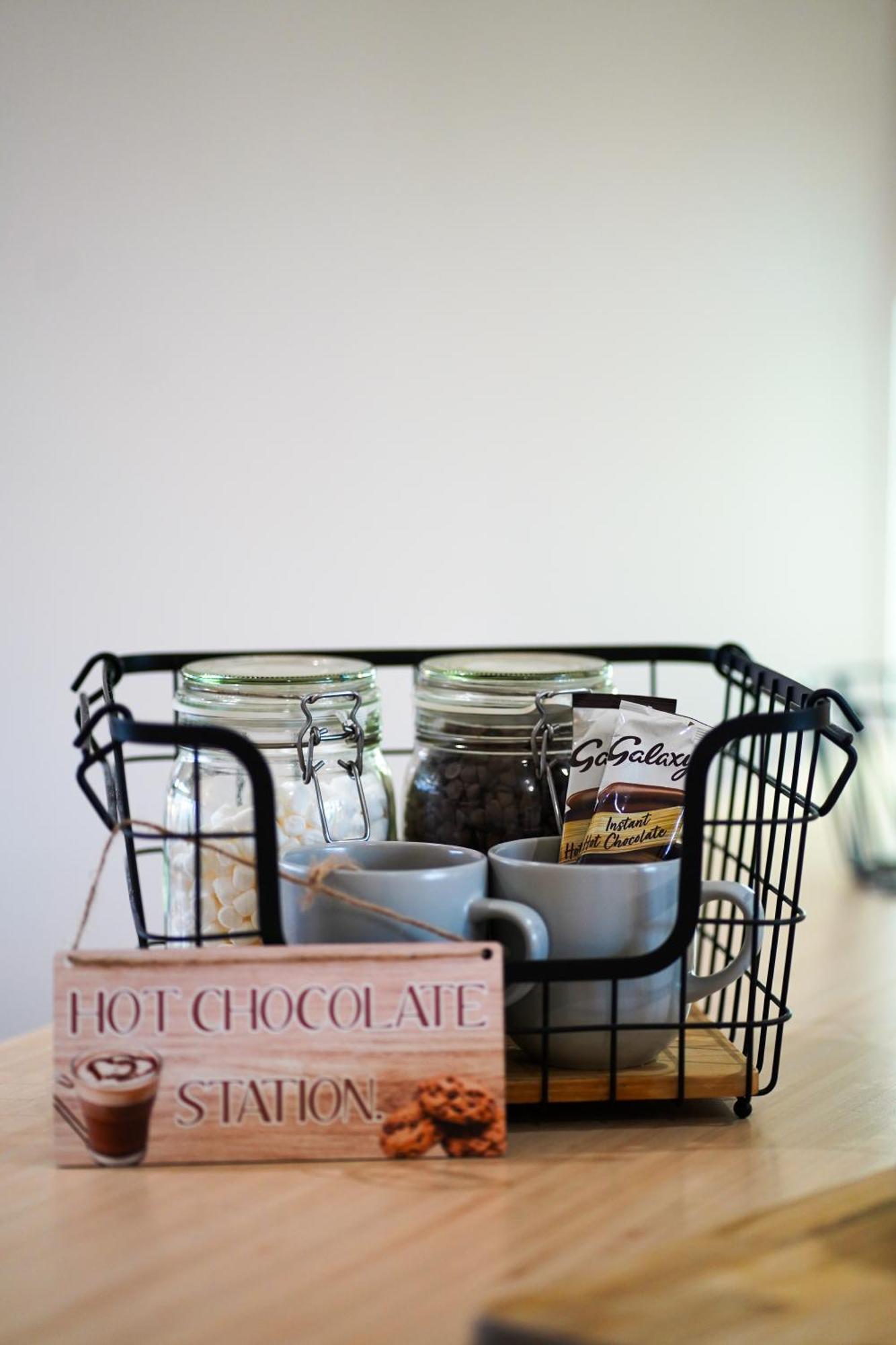 Eider Cottage: View & Access In The Cotswolds Holiday home *