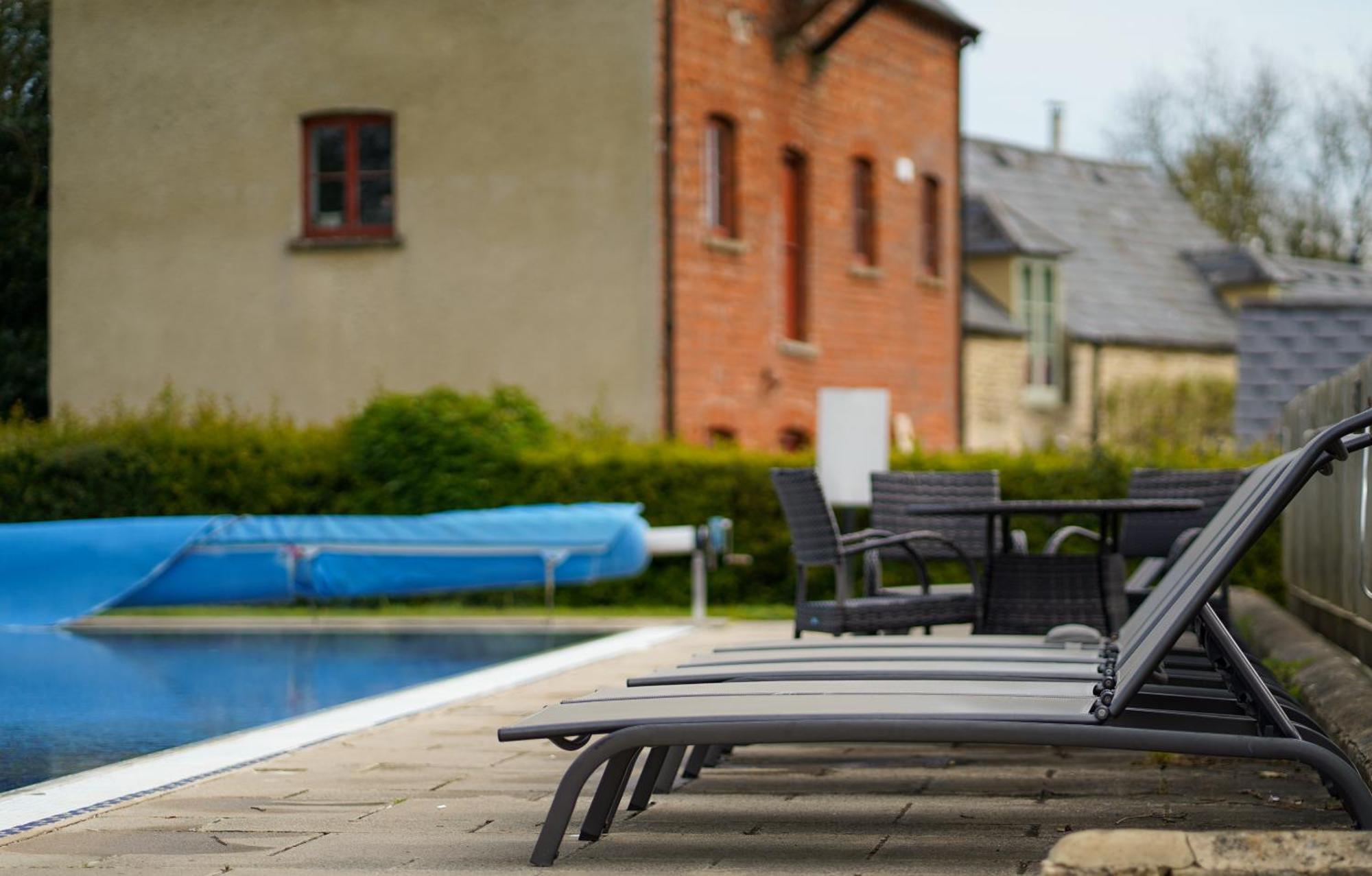 Eider Cottage: View & Access In The Cotswolds Holiday home